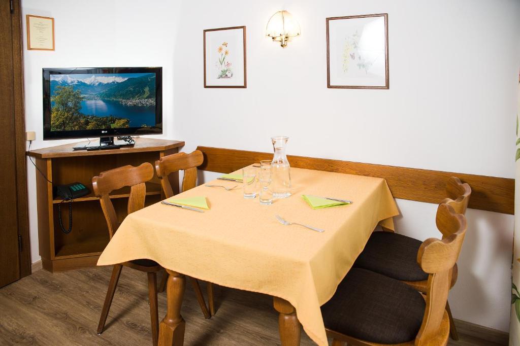 Gaestehaus Haffner Zell am See Phòng bức ảnh
